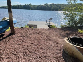 Lakefront!!! 4BR/3BA , sauna, private dock, boat..